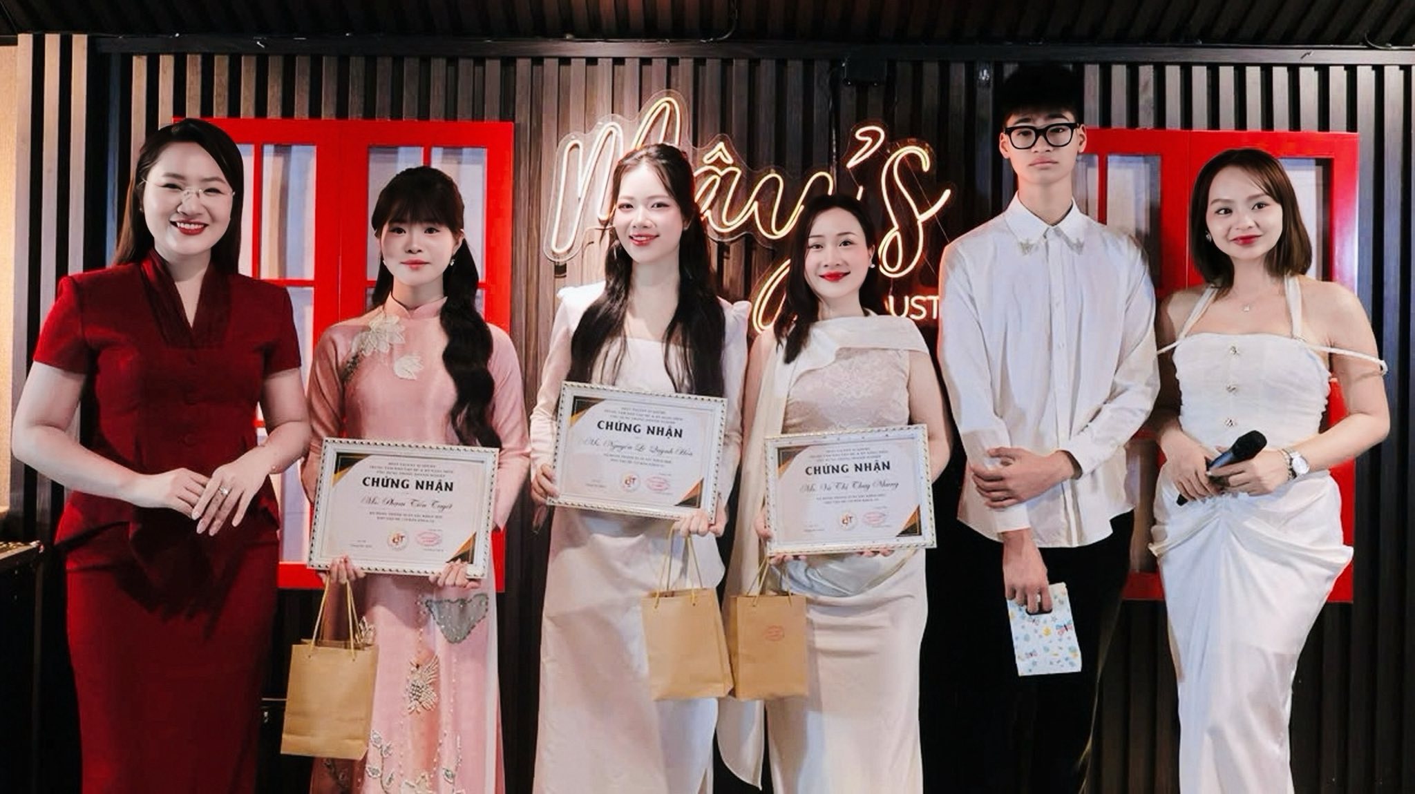 Khóa đào tạo phát thanh viên chuyên nghiệp tại Hà Nội